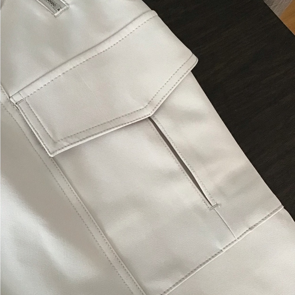 ATHLETA Endless High Rise Cargo Pant. Bone, brand new with tags. S8 - Picture 3 of 7